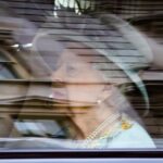 Isabel II sigue retomando sus compromisos con una audiencia virtual en Windsor
