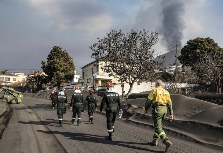 La energía del volcán de La Palma baja, pero la erupción no acabará pronto