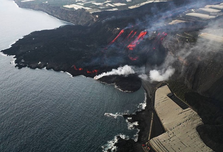 La lava ha hecho crecer la isla de La Palma en 43 hectáreas, según Copernicus