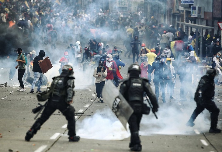 La represión policial colombiana dejó más de 100 personas con lesiones oculares