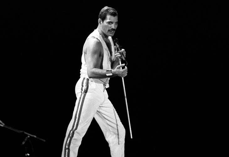 Lágrimas y flores en Londres por tres décadas sin Freddie Mercury