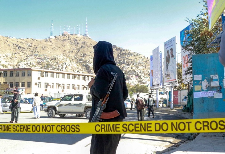 Mueren seis niños afganos por detonación de explosivo que encontró uno de ellos
