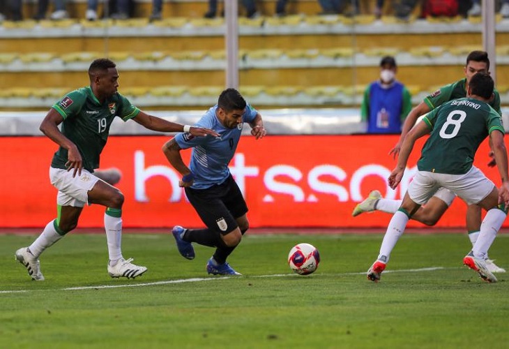 Uruguay se hunde ante los goles del ‘Conejo’ Arce y Martins en Bolivia
