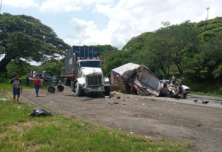 Muere el conductor de una turbo tras accidente en la vía Yotoco- Mediacanoa