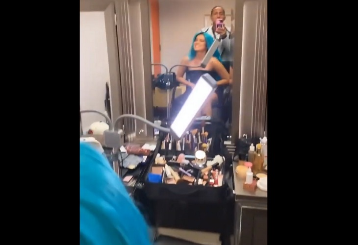 Karol G muestra los morados y golpes tras caída que sufrió en Miami