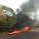 Queman vehículo que chocó a familia que murió incinerada en su auto en La Guajira