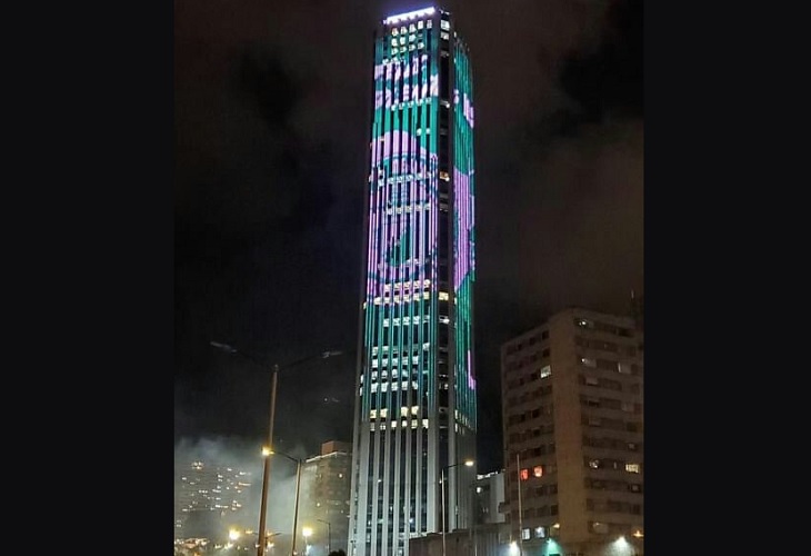 Torre Colpatria iluminada por cumpleaños de LDS Bogotá