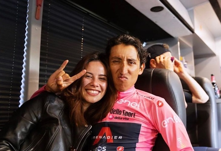 Egan Bernal le pide perdón desde una tarima y en público a Mafe Motas