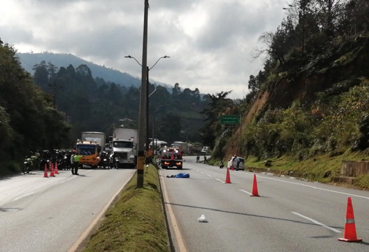 Muere motociclista en accidente en Alto de la Virgen, Autopista Medellín - Bogotá