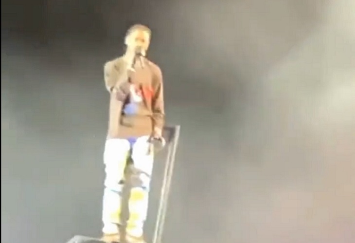 Videos muestran a Travis Scott cantando mientras moría gente por estampida