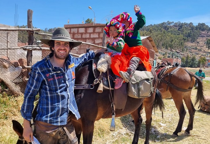 El colombiano Simón Vergara ha recorrido 6 mil kilómetros a lomo de mula