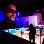 Bad Bunny expone sus premios, vestuario y Bugatti en coliseo de San Juan