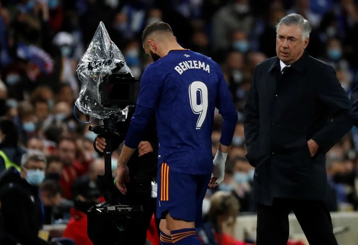 Benzema entrena en solitario sobre el césped y Bale vuelve con el grupo