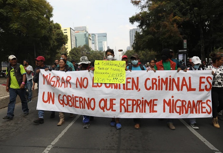 Caravana de indocumentados marcha en Ciudad de México por el Día del Migrante