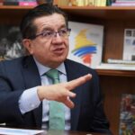 Colombia está entrando en un nuevo pico de casos por ómicron, según el Gobierno
