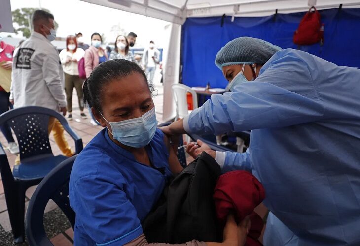 Colombia vuelve a superar los 6.000 casos diarios de covid tras casi cinco meses