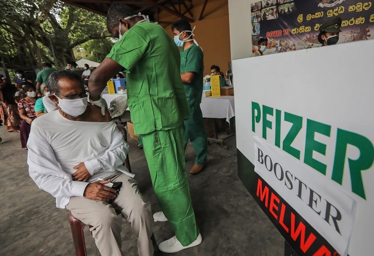 Dos dosis de Pfizer pueden proteger un 70 % mas ante ómicron, según estudio