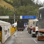 Ecuador y Colombia abren su frontera terrestre a conductores de carga pesada