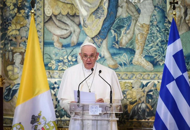 El papa Francisco advierte desde Grecia de un retroceso de la democracia en el mundo