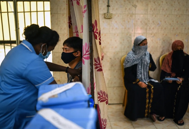 India pide vigilancia por el ómicron con un 60% de la población apta vacunada