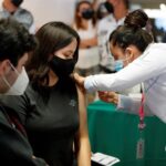 La OMS ve posible que las vacunas reduzcan su eficacia ante la variante ómicron