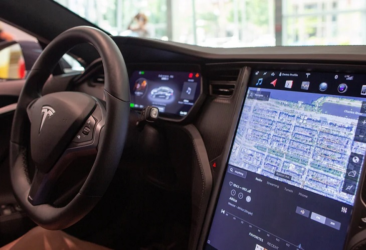 Las autoridades de EE.UU. investigan los videojuegos en los vehículos de Tesla