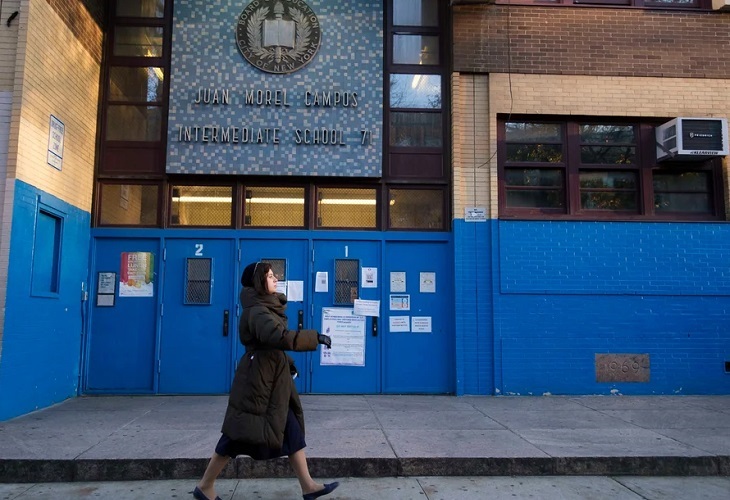 Las escuelas de Nueva York no cerrarán sino que aplicarán test de covid masivos