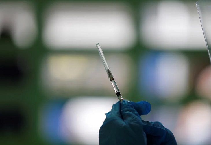 Las vacunas Sinovac y Pfizer no son efectivas contra ómicron, según un estudio chino
