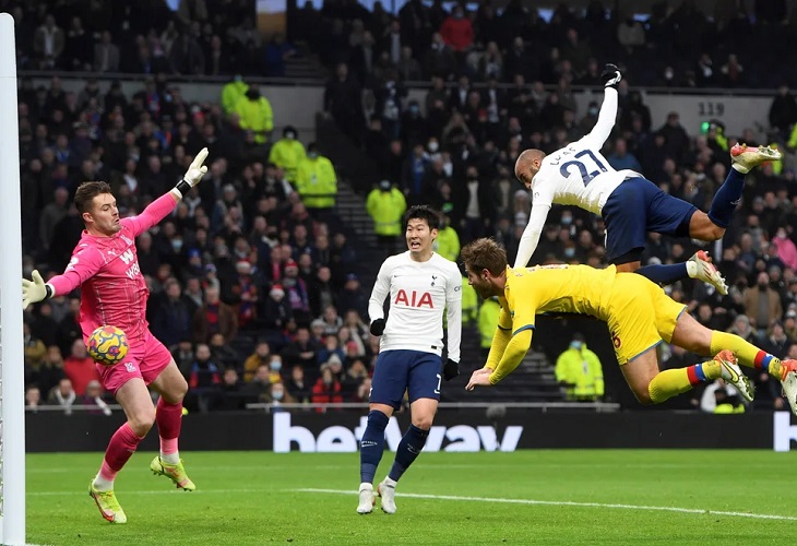 Lucas Moura impulsa al Tottenham de Conte