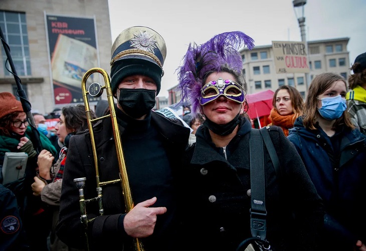 Miles de personas claman en Bélgica contra el cierre de la cultura por covid