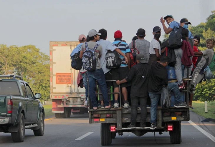 Mueren 49 migrantes por accidente de un camión en el sureste de México