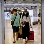 Ómicron provoca un descenso del 20 % en el tráfico aéreo europeo