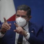 Panamá lanza un programa de canje de armas ilegales por bonos de alimentos