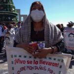 Protestan en Basílica de Guadalupe de México por 87 meses del caso Ayotzinapa