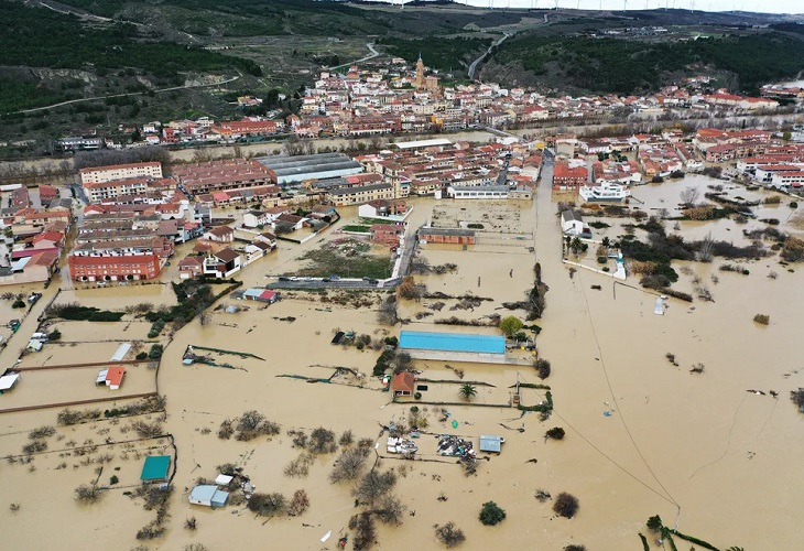 Un temporal en España causa inundaciones en el norte y desborda el río Ebro