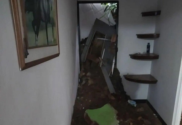 Deslizamiento de tierra se metió a varias casas en Caicedo Santa Lucía, en Medellín