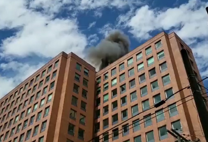 Voraz incendio en edificio de la calle 100 con carrera 21, en Bogotá