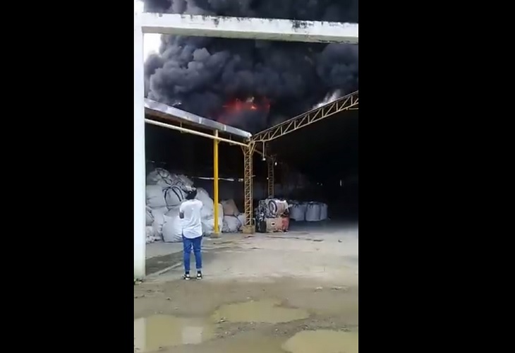 Video de incendio en bodegas del sector La Nubia, en Cali