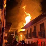 Voraz incendio consumió varias casas del centro histórico de Salamina