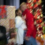 La foto borrosa con la que Maluma mostró beso con su novia en Navidad