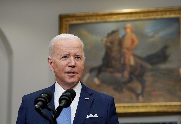 Biden urge al Congreso a incluir la igualdad de género en la Constitución