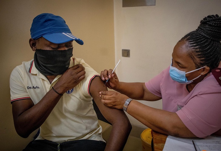 COVAX hace llegar a países más necesitados 1.000 millones de dosis de vacunas