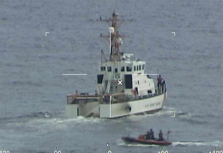 Continúa la búsqueda de 38 personas tras un naufragio frente a la Florida