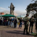 Desinformación y soledad marcan la recolección de firmas para revocar a Maduro