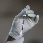 EE.UU. baja de seis a cinco meses el período de espera para la tercera dosis de Pfizer