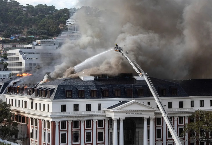 El incendio en el Parlamento de Sudáfrica ha sido contenido