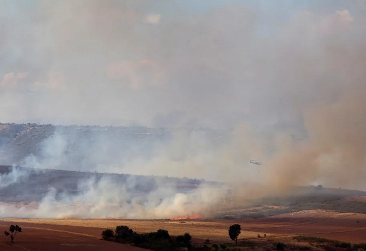 El primer gran incendio del año quema ya 1.600 hectáreas en Zamora y Portugal