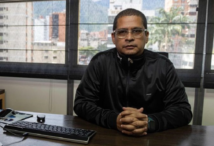 El promotor del revocatorio a Maduro tacha de bufonada modo de recogida de firmas