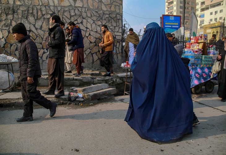 Expertos de la ONU denuncian que los talibanes están excluyendo a la mujer en la vida pública