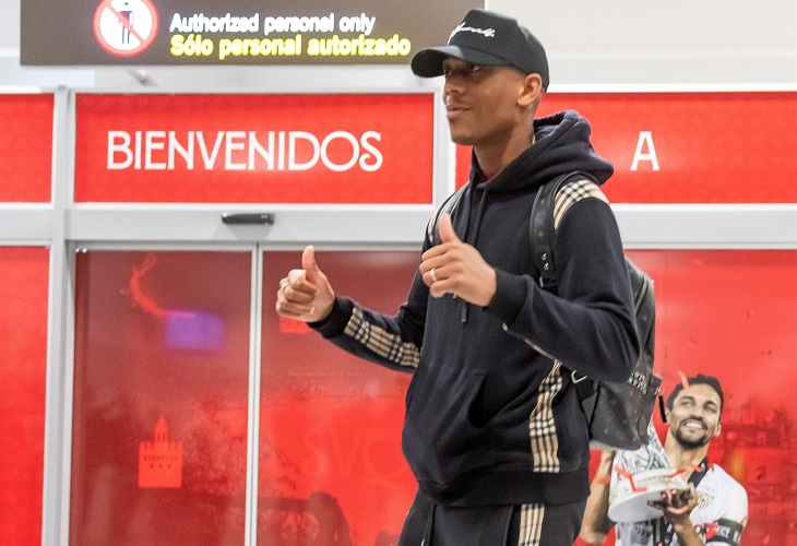 Martial llega a Sevilla para formalizar su cesión hasta final de temporada